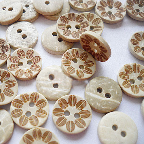 2 Hole Round Flower Design Coconut Button - 13mm - Natural [LD30.4]